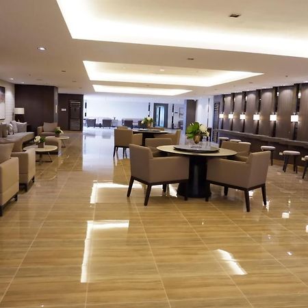 Homey 1 Bedroom Unit At Air Residences Макати Экстерьер фото