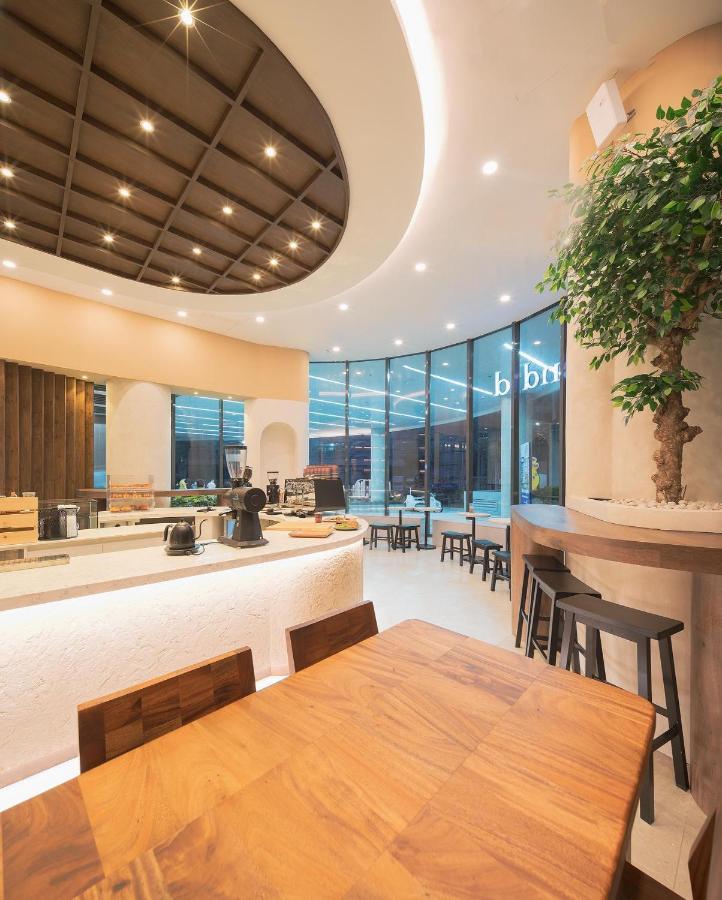 Homey 1 Bedroom Unit At Air Residences Макати Экстерьер фото